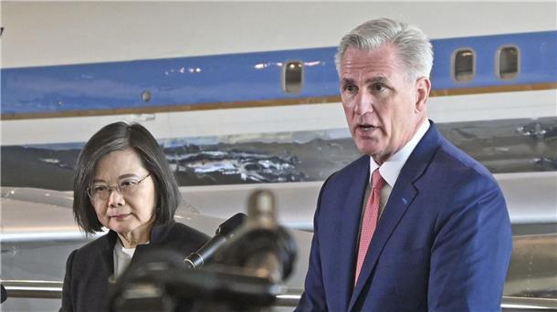US-Besuch von Taiwans Präsidentin: China verhängt Sanktionen Ranghohes Meeting: In den USA war Tsai Ing-wen unter anderem mit dem Vorsitzenden des US-Abgeordnetenhauses, Kevin McCarthy, zusammengetroffen.