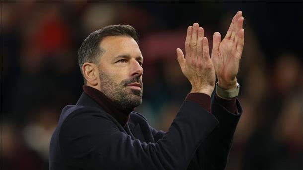 Ruud van Nistelrooy verlässt Manchester United Raus mit Applaus: In vier Spielen holte Ruud van Nistelrooy mit Manchester United drei Siege und ein Remis.