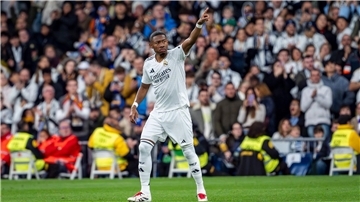 Real Madrids Verteidiger David Alaba hat sich erneut im Knie verletzt.