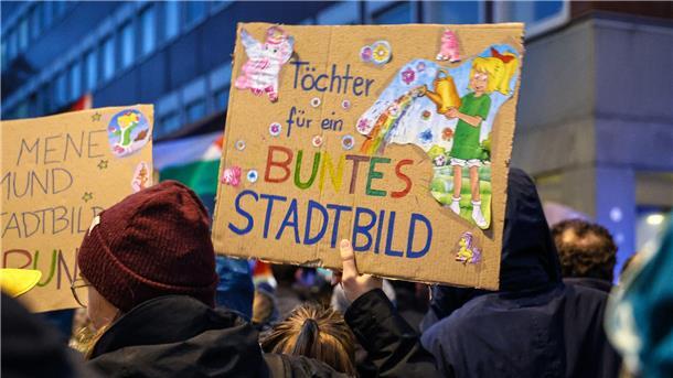 Umfrage: Mehrheit stimmt Merz‘ „Stadtbild“-Äußerungen zu Recht gaben dem Kanzler deutlich mehr Ältere als Jüngere.