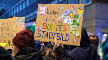 Recht gaben dem Kanzler deutlich mehr Ältere als Jüngere.
