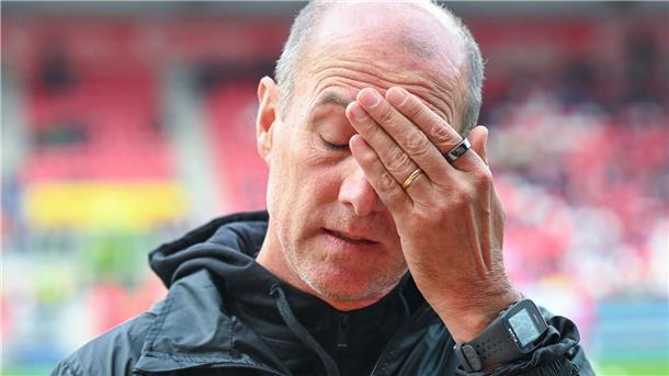 Aufsteiger Regensburg holt gegen Kaiserslautern einen Punkt Regensburgs Trainer Joe Enochs.