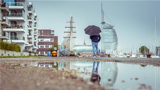 Brauchen wir einen Schirm auf den Maritimen Tagen? Regenschirm oder Sonnenbrille? Das sollten Sie auf den Maritimen Tagen in Bremerhaven dabeihaben.