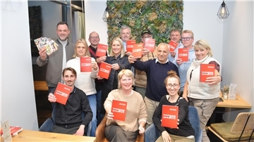 Regional einkaufen, genießen und entdecken: Das ist die Idee hinter der Gnarrenburger Gutscheinbox, die ab dem 6. November 2025 in allen teilnehmenden Geschäften und Unternehmen erhältlich ist.