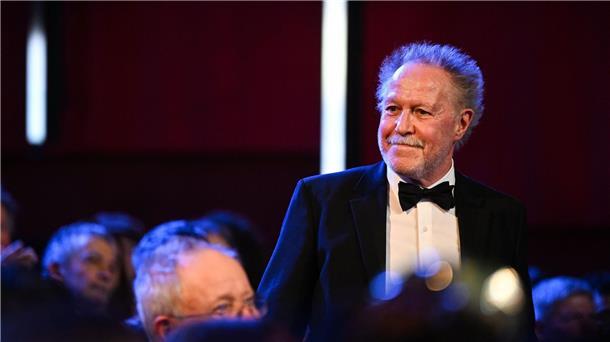 Berlinale 2023 - Neunjährige gewinnt Schauspielpreis Regisseur Nicolas Philibert erhält den Goldenen Bären für den Besten Film bei der Preisverleihung der Berlinale.