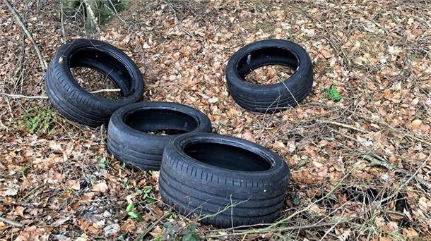 Glascontainer in Langen: Müllsünder werden immer dreister Reifen in der Feldmark von Alfstedt