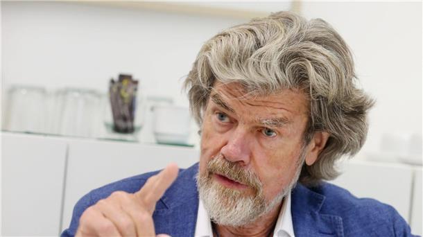 Reinhold Messner lehnt Blockaden von Klimaaktivisten ab Reinhold Messner kämpft seit Jahrzehnten gegen Umweltzerstörung und Klimawandel.