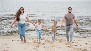 Reisen und Familienausflüge: Oft ist Familie Bullach in Portugal, Frankreich oder der Türkei unterwegs. Aber auch die Heimat hat schöne Orte zu bieten - zum Beispiel den Dedesdorfer Strand.