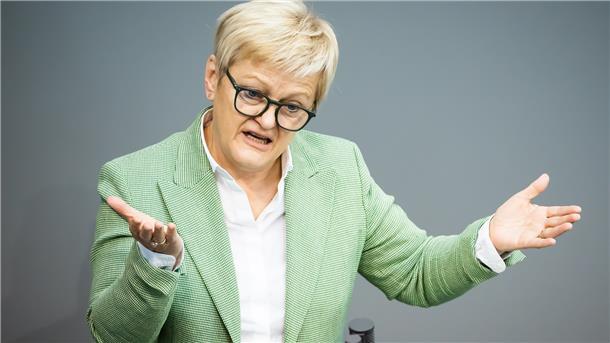 Renate Künast, ernährungspolitische Sprecherin der Grünen-Bundestagsfraktion hat in diesen Tagen das Oldenburger Land bereist. Im Interview mit der KZW-Redaktion sagte sie, dass sich Landwirtschaft und Ernährung ändern müssen, wenn der Klimawandel gestoppt werden soll.
