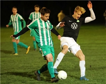 Karlhöfen gegen Helvesiek