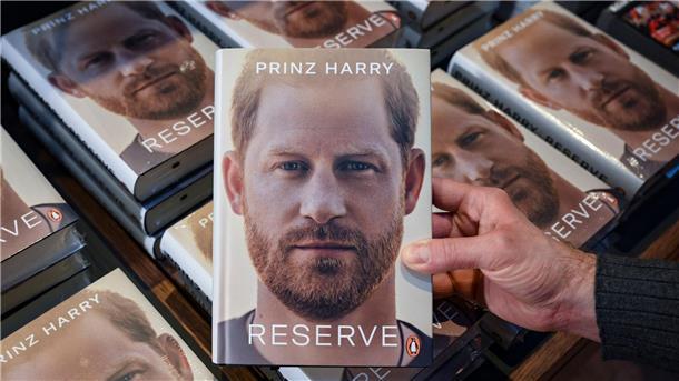 „Reserve“, die Biografie von Prinz Harry liegt zum Verkauf bereit.