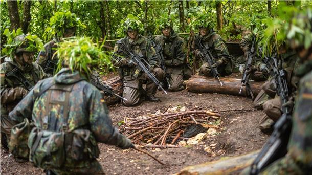 Reservisten auf einem Übungsplatz der Bundeswehr in Baden-Württemberg.