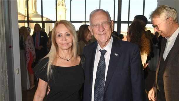 Reuven Rivlin (hier mit Partnerin Sarit Semah) wurde vom jüdischen Weltkongress geehrt.