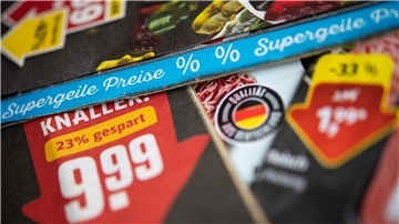 Rewe verzichtet auf die Werbeprospekte vor allem aus Nachhaltigkeitsgründen.