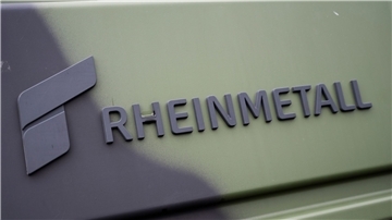 Rheinmetall sehe sich „in der Verantwortung, die Bundesregierung nach Kräften dabei zu unterstützen, die erforderliche Verteidigungsfähigkeit der Bundeswehr wiederherzustellen“, so ein Konzernsprecher.