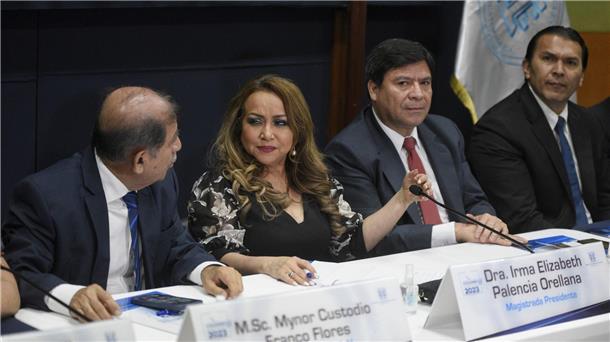 Sorge über Krise nach Wahlen in Guatemala Richter des Obersten Wahltribunals schickten die Kandidaten Torres und Arévalo in die Stichwahl in Guatemala.
