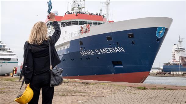 Riesen-Expedition gerettet: Antje Boetius winkt im Mai 2020 dem deutschen Forsch...