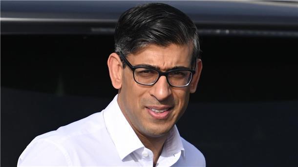 „Kulturkrieg gegens Klima“? London setzt auf fossile Energie Rishi Sunak wittert seine Chance: Alle Minister prüfen die bestehenden Zusagen zur Reduzierung der Treibhausgasemissionen „im Lichte einiger Herausforderungen bei den Lebenshaltungskosten“.