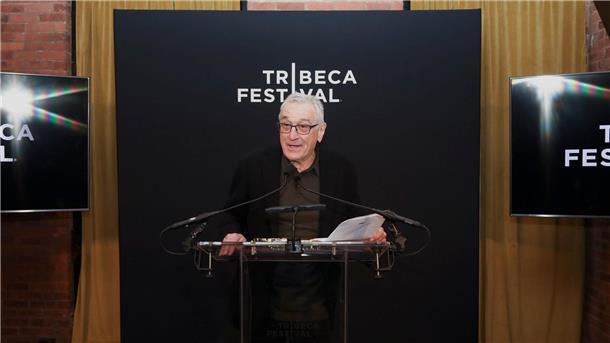 New Yorker Tribeca Festival eröffnet Robert De Niro ist einer der Mitbegründer des Tribeca Festivals.