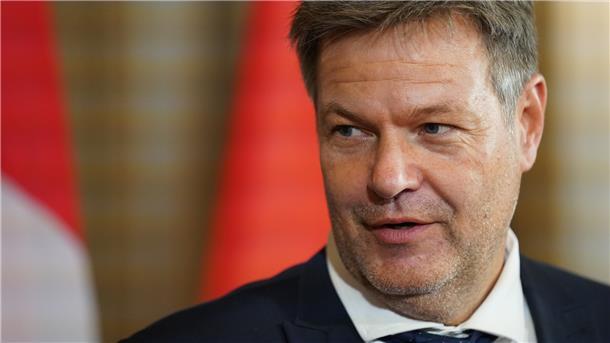 Habeck kündigt Entlastungen für Stromkunden spätestens im Januar an Robert Habeck will auch Stromkunden entlasten.