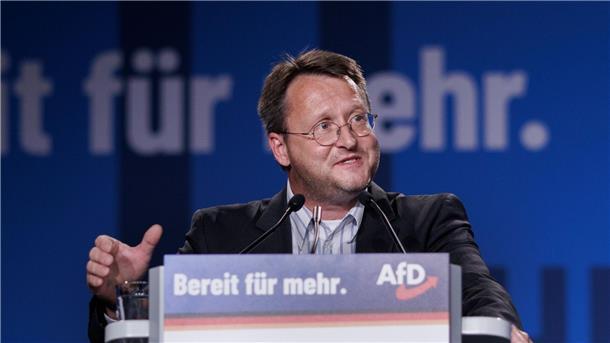 AfD-Politiker als Landrat und Bürgermeister vereidigt Robert Sesselmann (AfD), neuer Landrat des Kreises Sonneberg in Thüringen.