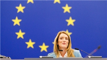 Roberta Metsola ist die Präsidentin des Europäischen Parlaments, wo derzeit über eine Asyl-Reform gesprochen wird.