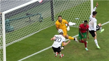Robin Gosens (Nummer 20) köpft 2021 das 4:1 gegen Portugal und ist auch diesmal wieder in München dabei.