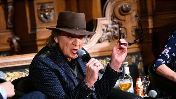 Erster Nummer-eins-Hit für Udo Lindenberg Rocksänger Udo Lindenberg hat die Spitze der Singlecharts erobert.