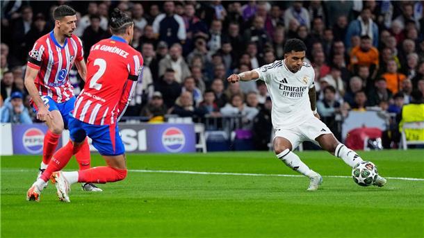 Real siegt gegen Atletico knapp, Arsenal sehr hoch gegen PSV Rodrygo (r) von Real Madrid trifft zum 1:0.