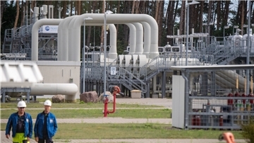 Rohrsysteme und Absperrvorrichtungen in der Gasempfangsstation der Ostseepipeline Nord Stream 1 in Lubmin: Wie geht es mit der teuren, aber nicht genutzten Gas-Pipeline weiter?