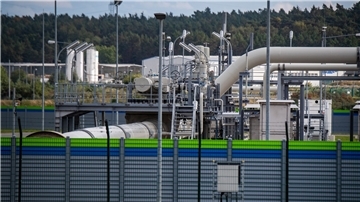 Rohrsysteme und Absperrvorrichtungen in der Gasempfangsstation der Ostseepipeline Nord Stream 2 in Lubmin.