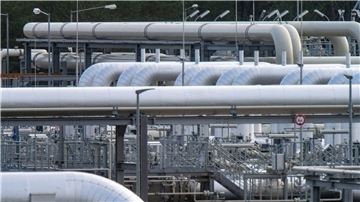 Rohrsysteme und Absperrvorrichtungen in der Gasempfangsstation der Ostseepipeline Nord Stream 2 und der Übernahmestation der Ferngasleitung Eugal.