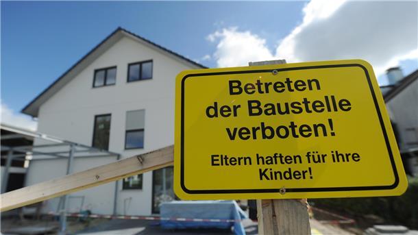 Verbrauchertipp: Warum die Haftpflichtversicherung vor dem Ruin schützen kann Roland Stecher, Verbraucherzentrale