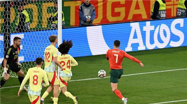 Krimi lässt Ronaldo weinen: Portugal entthront Spanien Ronaldo ist auch mit 40 Jahren für Tore und Titel gut.
