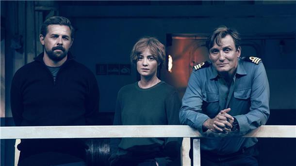 Guter Start für ZDF-Prestigeprojekt „Der Schwarm“ Roscovitz (Klaas Heufer-Umlauf, l-r), Charlie Wagner (Leonie Benesch) und Alban (Oliver Masucci) in einer Szene des Ökothrillers „Der Schwarm“.