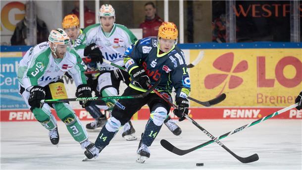 Eishockeyspieler Ross Mauermann in Aktion.