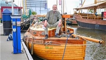 Rudolf Hoppenrath ist nach Bremerhaven zurückgekehrt - dieses Mal liegt er mit der „Kiek uut“ im Neuen Hafen. 