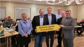 Rückenwind für Jörg-Andreas Sagemühl (2. von links): Hanna Bohne, Claus Seebeck, Clemens Rautenberg, Thomas Otten und Benny Bräuer gehörten zu den ersten Gratulanten.