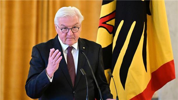 Steinmeier würdigt Stoltenbergs Führungskraft an Nato-Spitze Ruft dazu auf, das Nato-Bündnis stark zu halten - „was auch immer geschieht“: Frank-Walter Steinmeier.
