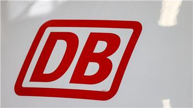 Rund 200 Fahrgäste mussten mehrere Stunden in einem liegengebliebenen Zug ausharren. (Symbolbild)