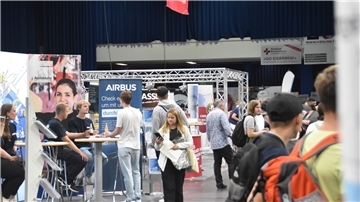 Rund 3000 Schüler aus der Region haben die Berufsinformationsmesse am Freitag in der Stadthalle besucht.