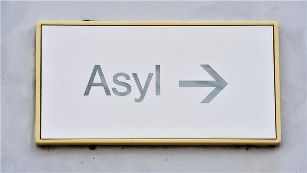 Rund 482.300 Menschen bezogen am Jahresende 2022 Regelleistungen nach dem Asylbewerberleistungsgesetz.
