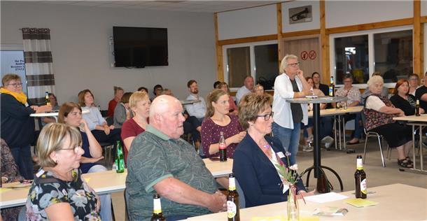 Gäste der Podiumsdiskussion der Landfrauen in Rhadereistedt