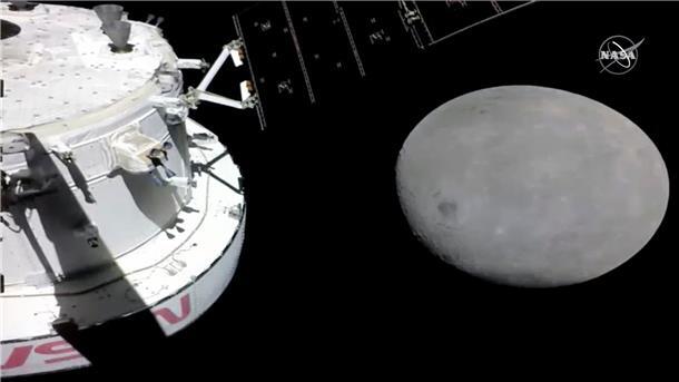 Rund eine Woche nach dem Start kam die Kapsel ihrem Ziel erstmals ganz nah. Auf dem Weg in ihre Umlaufbahn um den Mond sei sie in rund 130 Kilometer Entfernung an dem Erdtrabanten vorbeigeflogen, teilte die US-Raumfahrtbehörde mit.