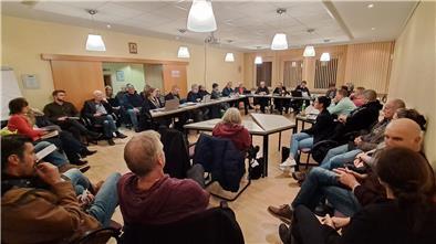 Rund zwei Dutzend Zuhörer sind zur jüngsten Sitzung des Bauausschusses im Hagener Rathaus gekommen.