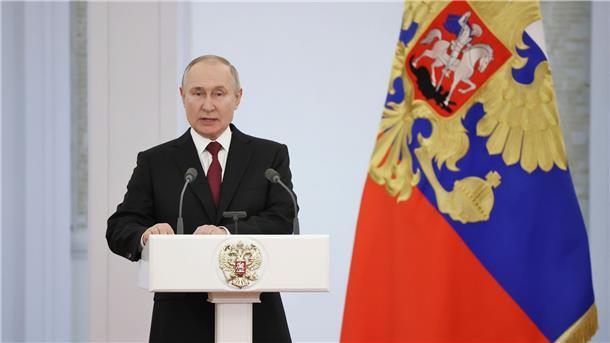 Russlands Präsident Wladimir Putin während einer Zeremonie zur Verleihung von Goldstern-Medaillen an Helden Russlands.