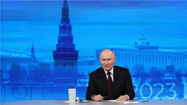 Russlands Präsident Wladimir Putin zeigte sich bei seiner jährlichen Pressekonferenz demonstrativ freundlich gegenüber westlichen Journalisten.