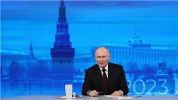 Russlands Präsident Wladimir Putin zeigte sich bei seiner jährlichen Pressekonferenz demonstrativ freundlich gegenüber westlichen Journalisten.