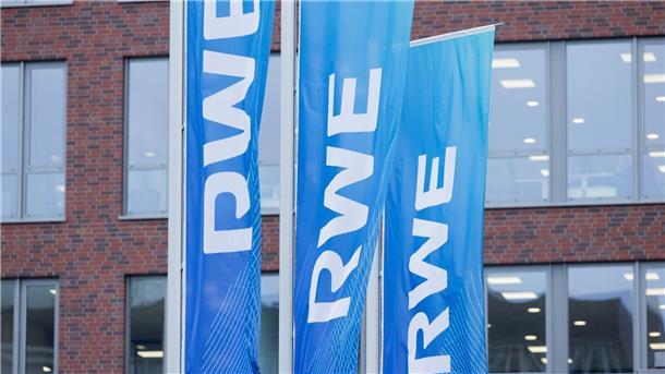 RWE mit Gewinnsprung - Kritik an geplanter Abschöpfung RWE hat den Ausblick für das Gesamtjahr bestätigt und strebt ein bereinigtes Nettoergebnis zwischen 2,1 und 2,6 Milliarden Euro an.