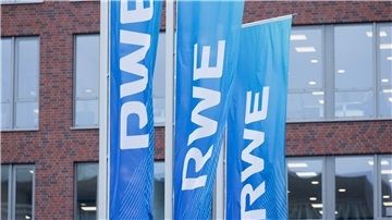 RWE hat den Ausblick für das Gesamtjahr bestätigt und strebt ein bereinigtes Nettoergebnis zwischen 2,1 und 2,6 Milliarden Euro an.